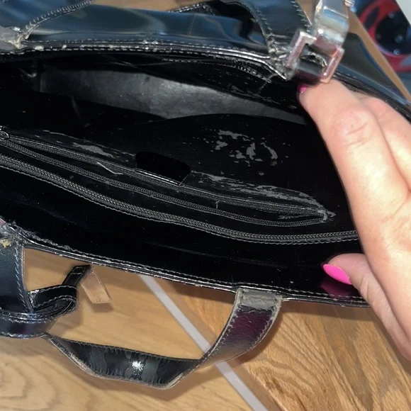 Well loved black patent leather Gucci bag. - Picture 5 of 8